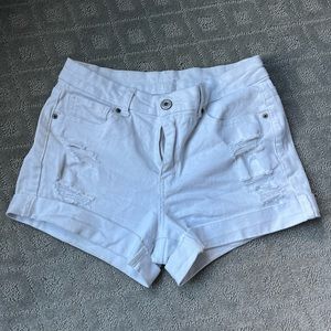 Rue21 curvy white jean shorts